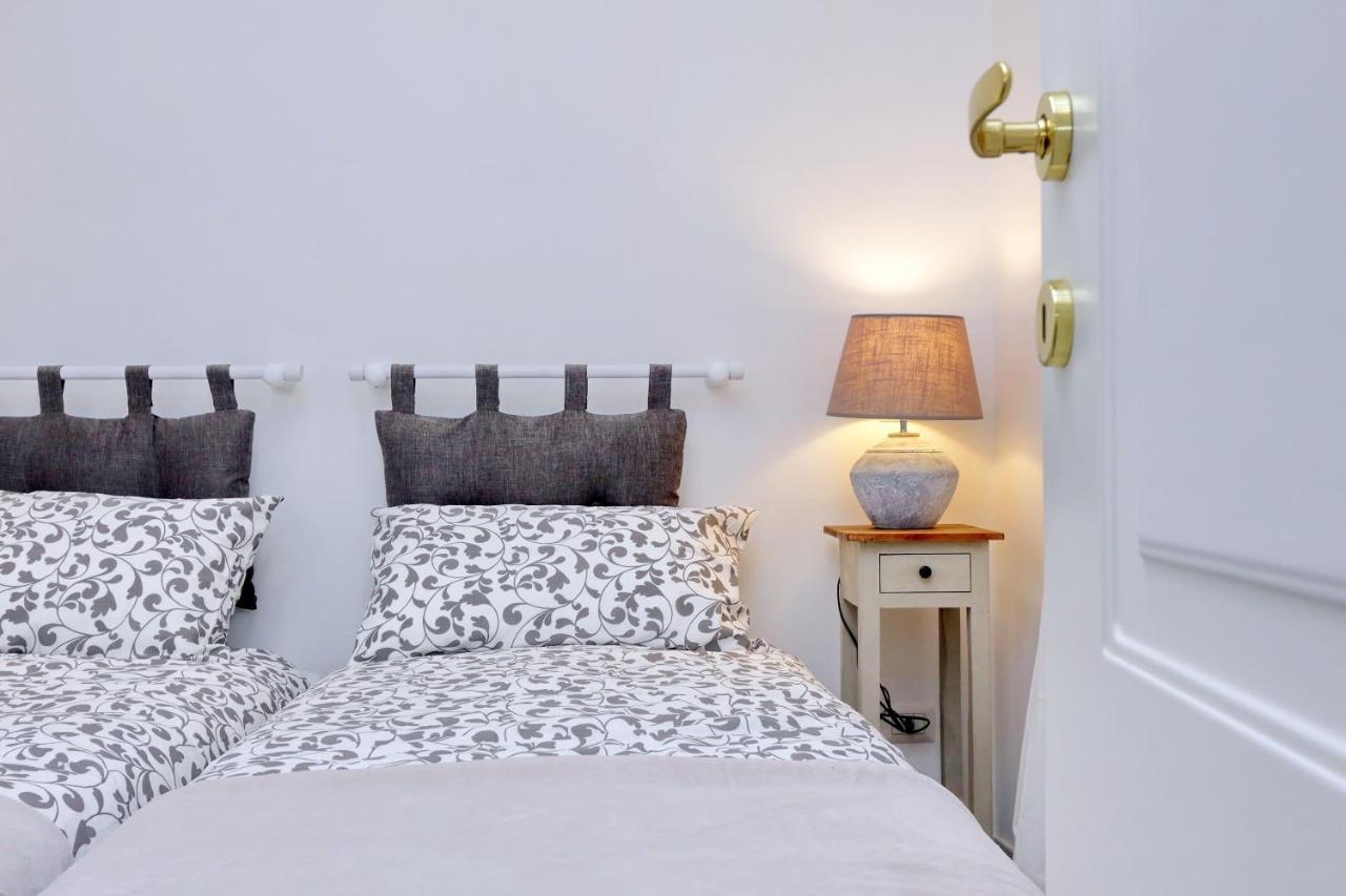 Monti Charming Apartment - Rome Short Let Service Exteriör bild