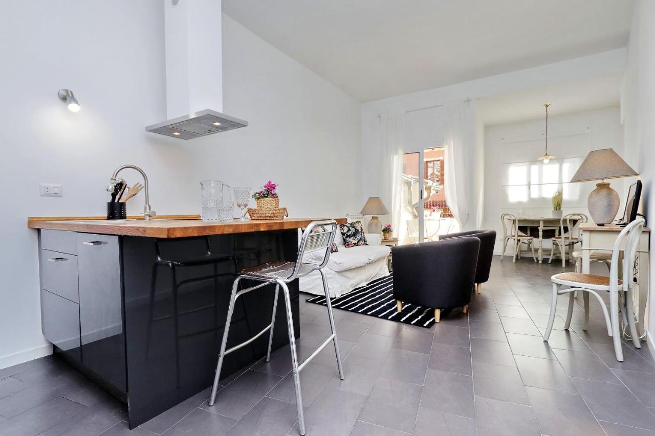 Monti Charming Apartment - Rome Short Let Service Exteriör bild