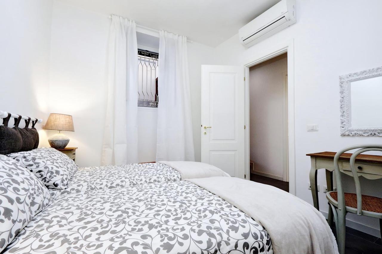 Monti Charming Apartment - Rome Short Let Service Exteriör bild