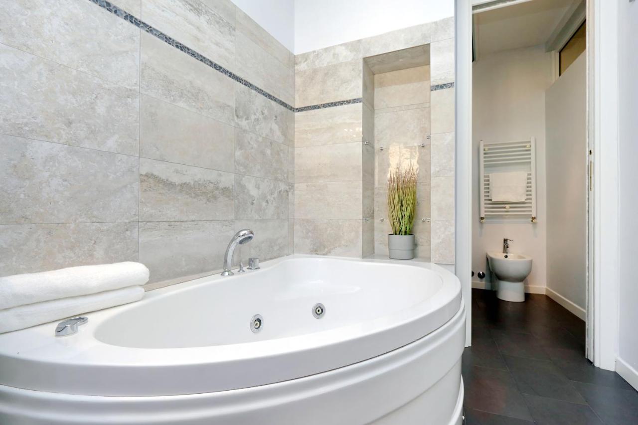 Monti Charming Apartment - Rome Short Let Service Exteriör bild